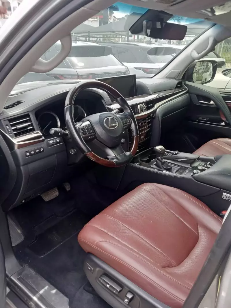 Lexus LX 570   - 2018