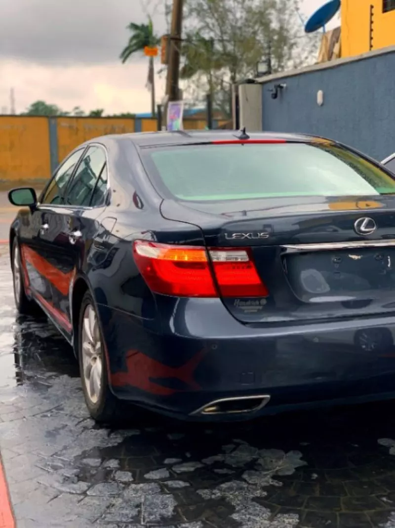 Lexus LS 460   - 2007