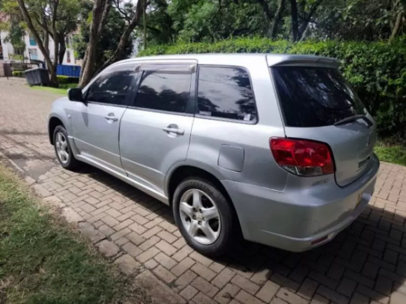 Mitsubishi Outlander   - 2005