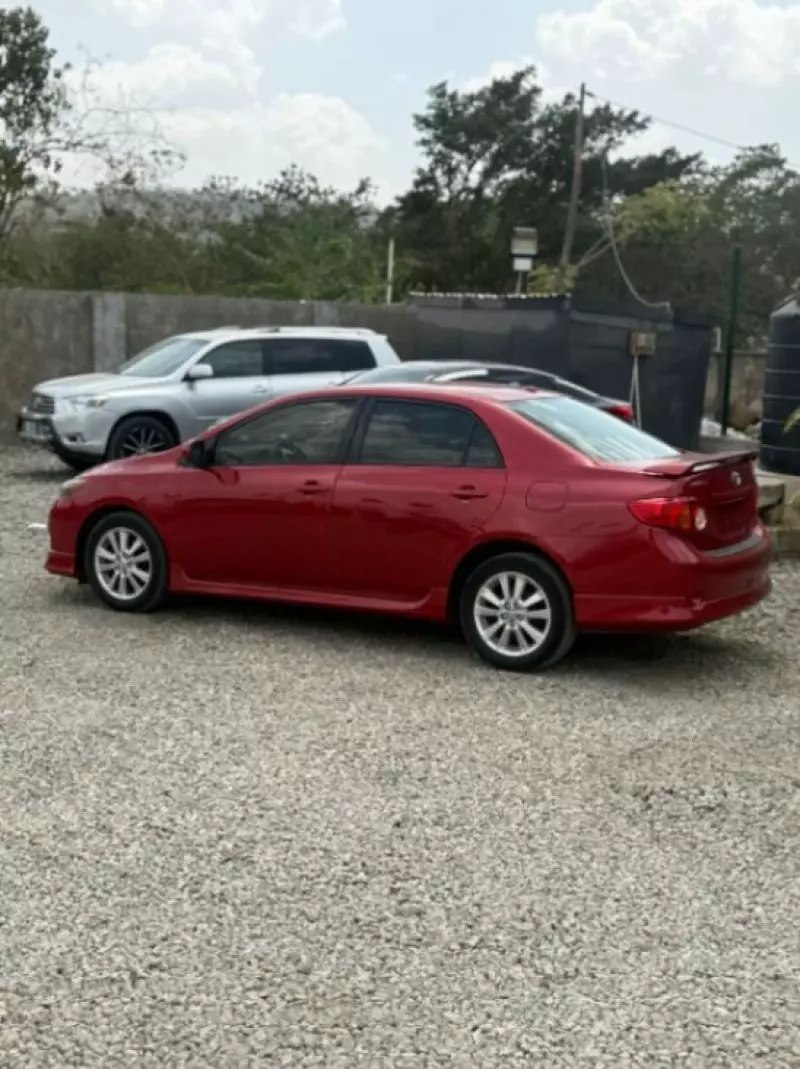 Toyota Corolla   - 2010