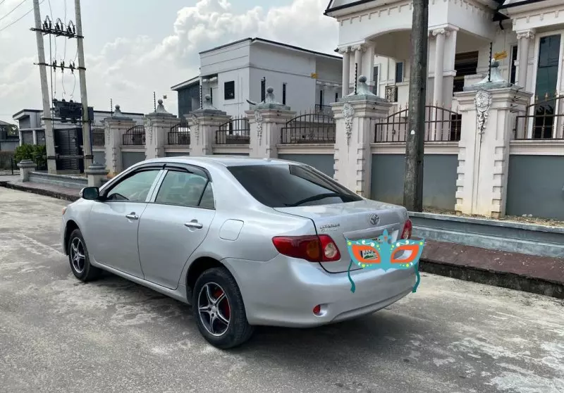 Toyota Corolla   - 2010