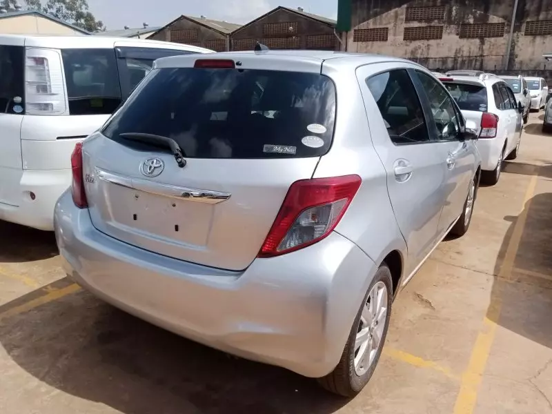 Toyota Vitz   - 2013