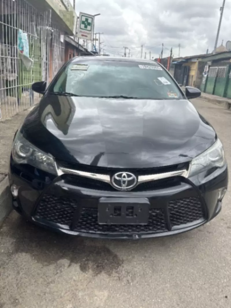Toyota Camry   - 2016
