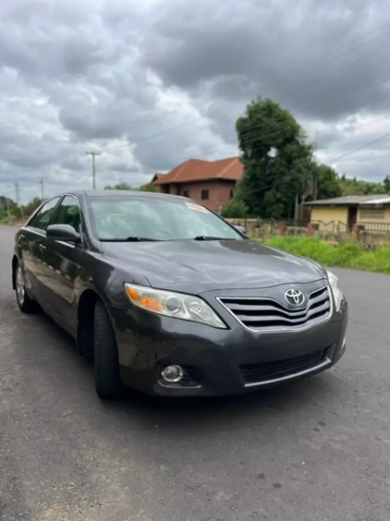 Toyota Camry   - 2010