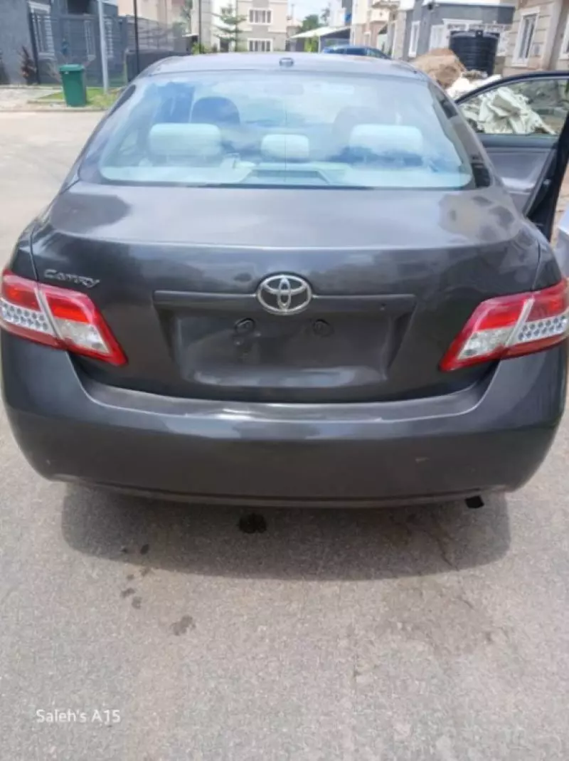 Toyota Camry   - 2011