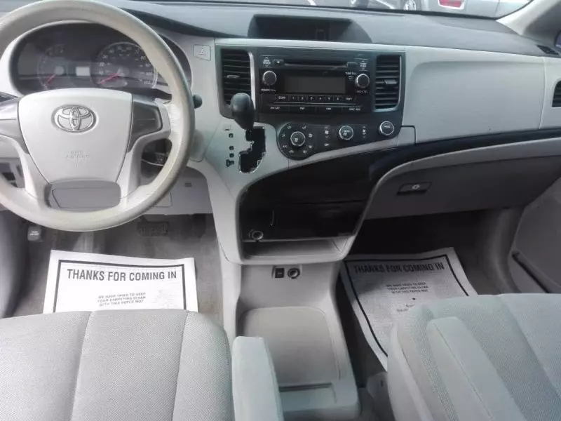 Toyota Sienna   - 2011