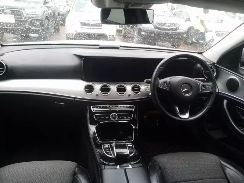 Mercedes-Benz E 200 - 2016