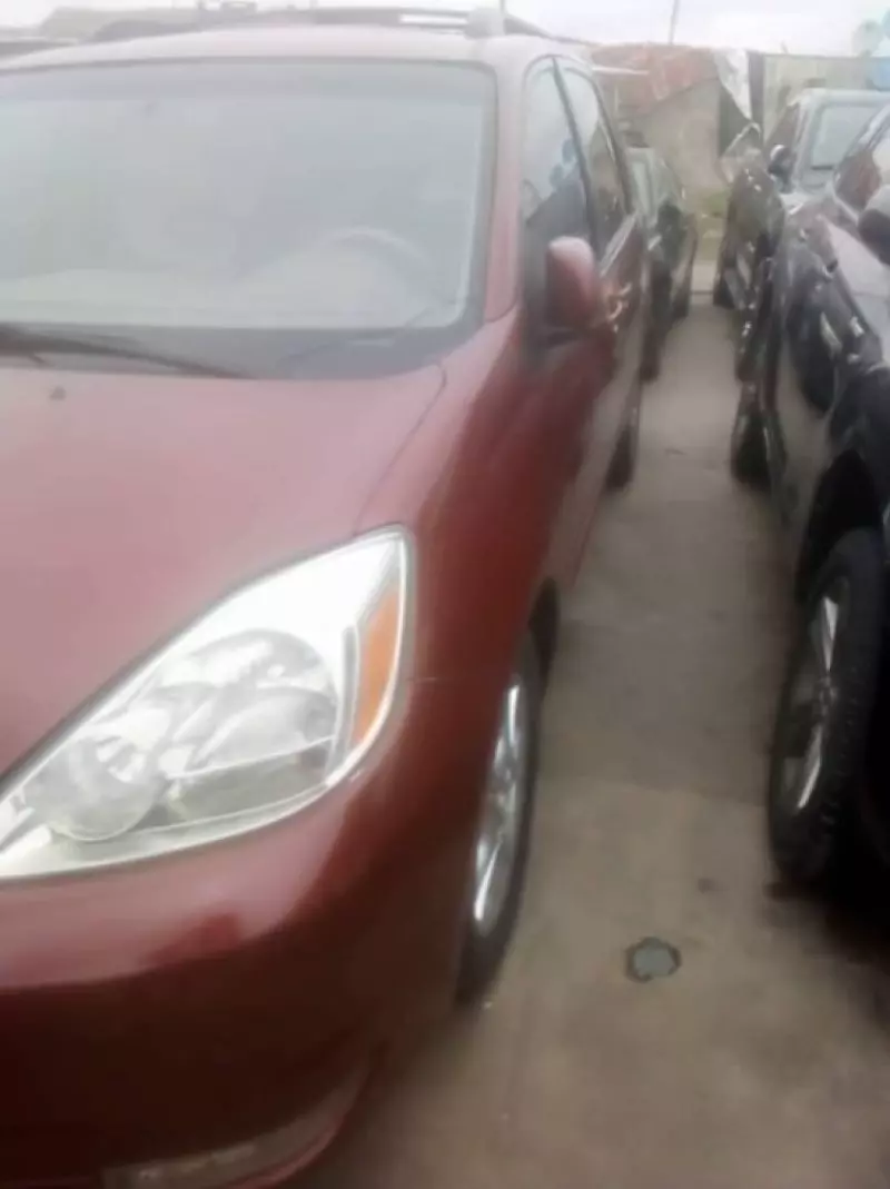 Toyota Sienna   - 2006