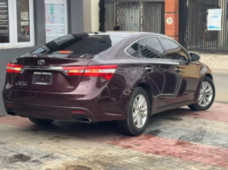 Toyota Avalon   - 2016