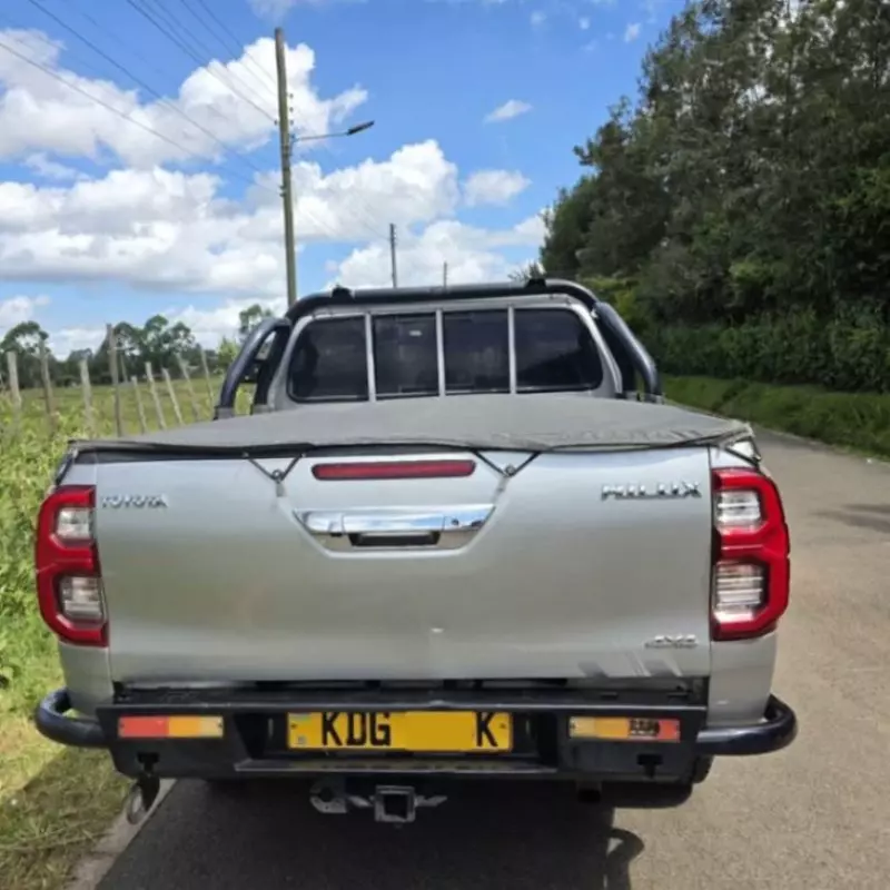 Toyota Hilux   - 2021