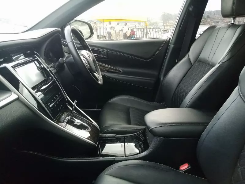 Toyota Harrier   - 2016