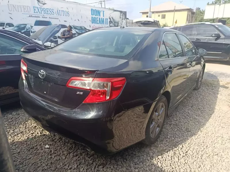 Toyota Camry   - 2012
