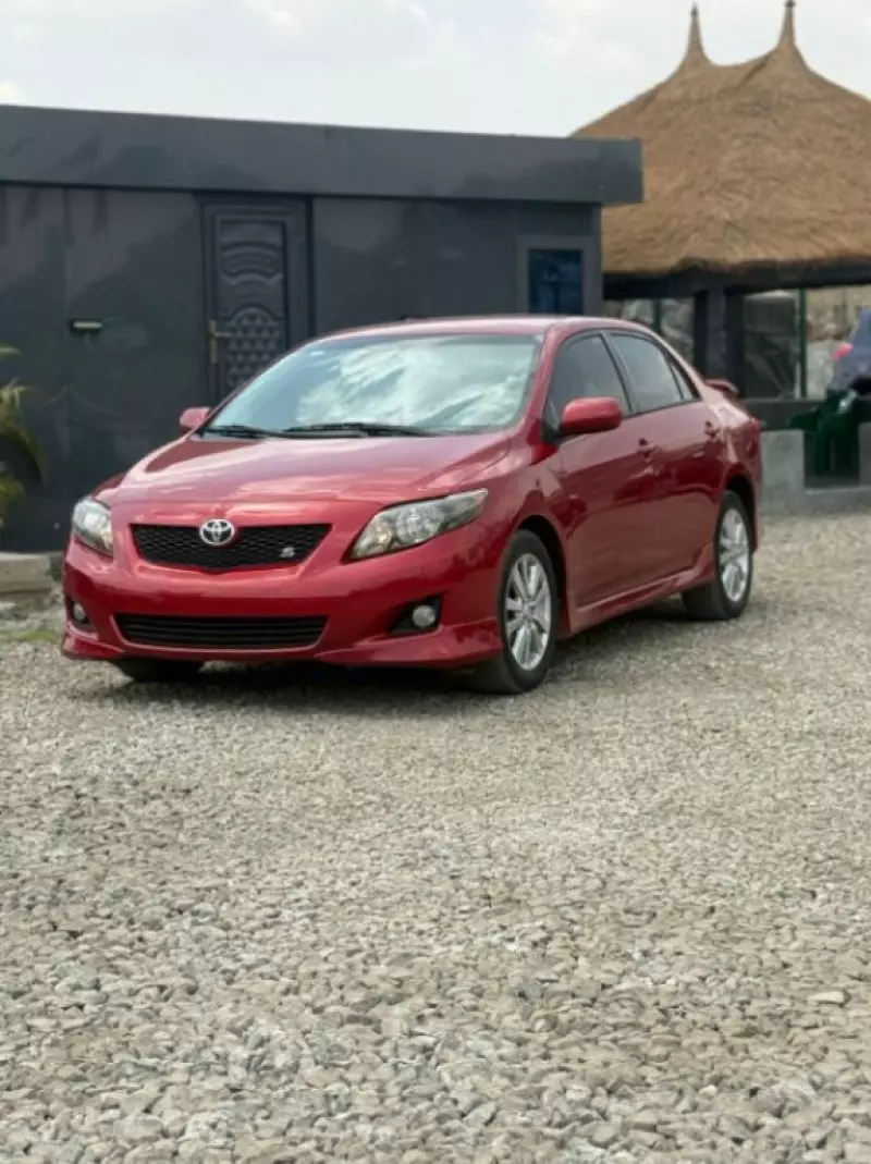 Toyota Corolla   - 2010