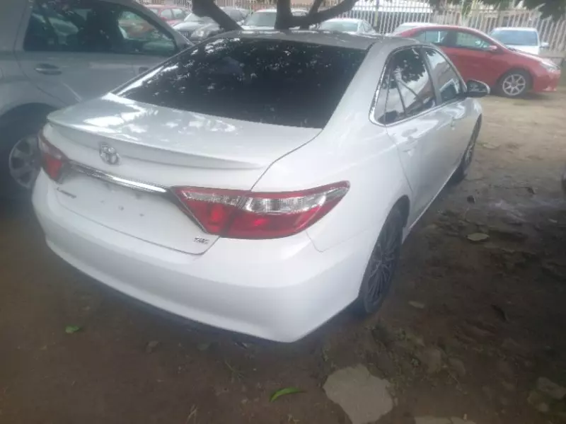 Toyota Camry - 2015