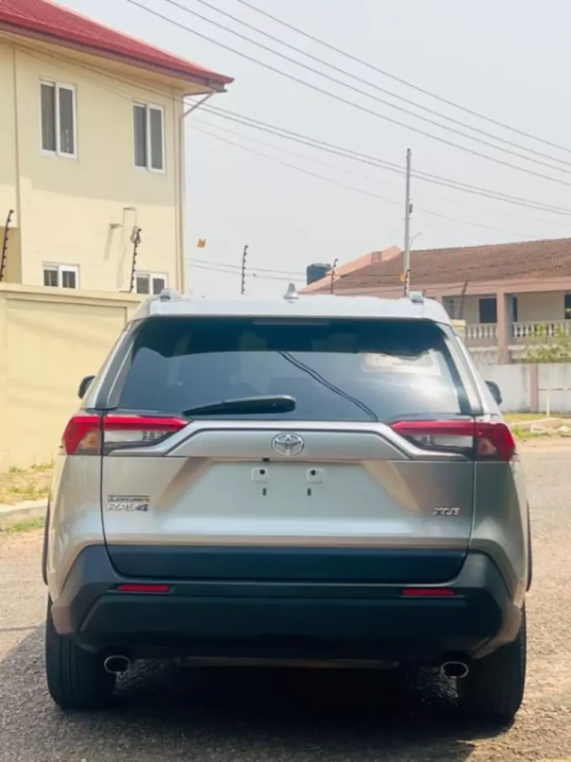 Toyota RAV 4   - 2021