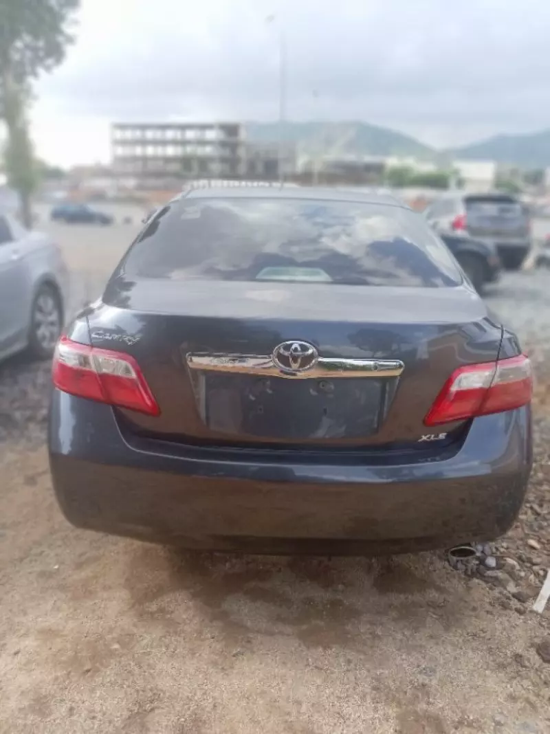 Toyota Camry   - 2009