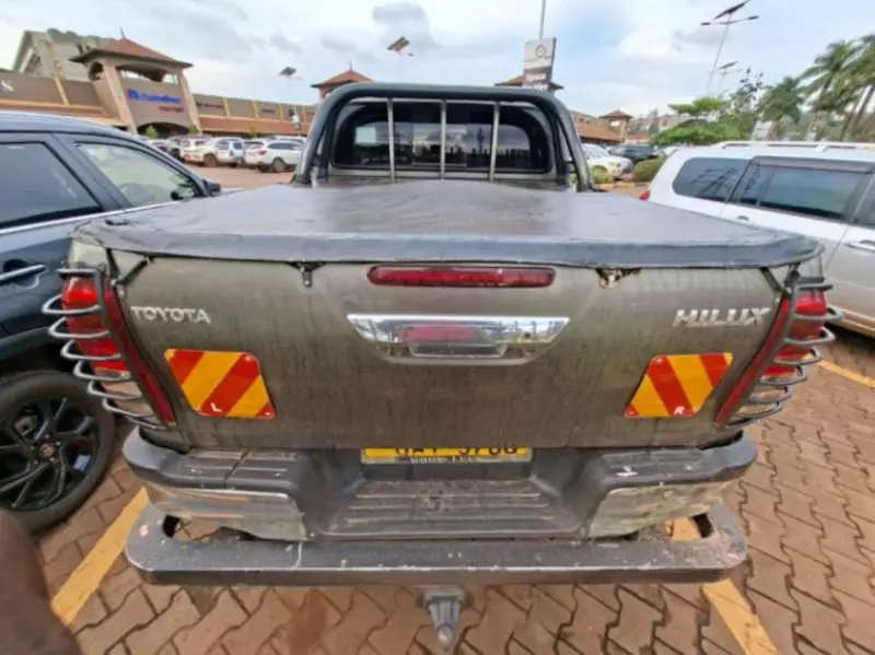 Toyota Hilux   - 2016