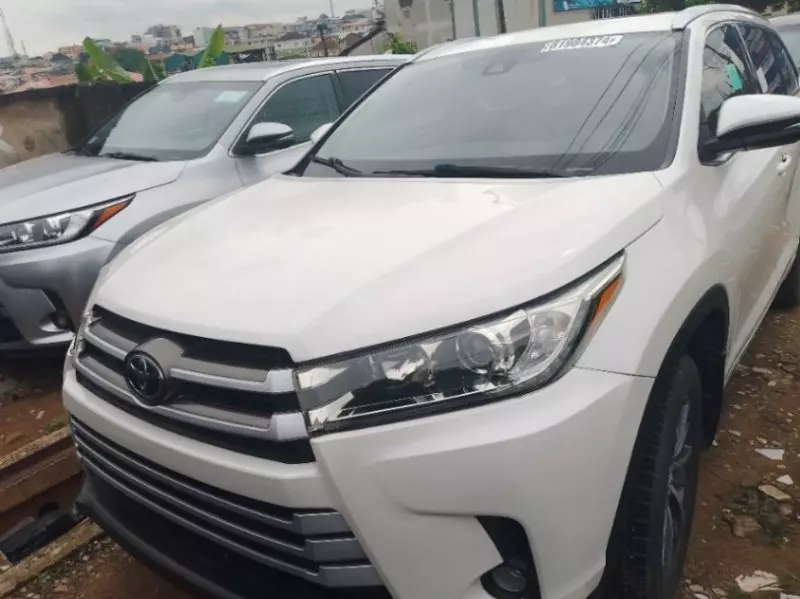 Toyota Highlander   - 2017