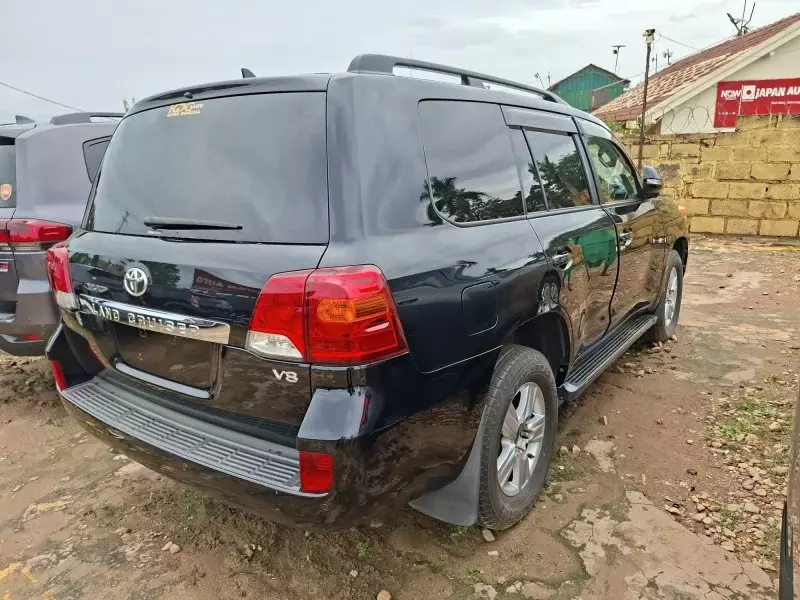 Toyota Landcruiser  V8   - 2013