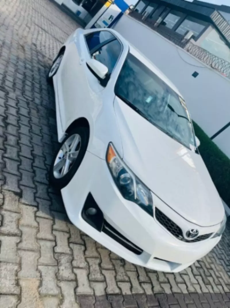 Toyota Camry - 2012