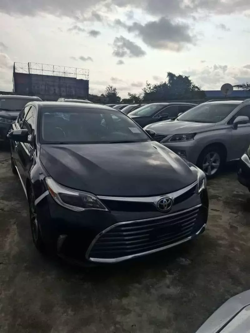 Toyota Avalon   - 2016