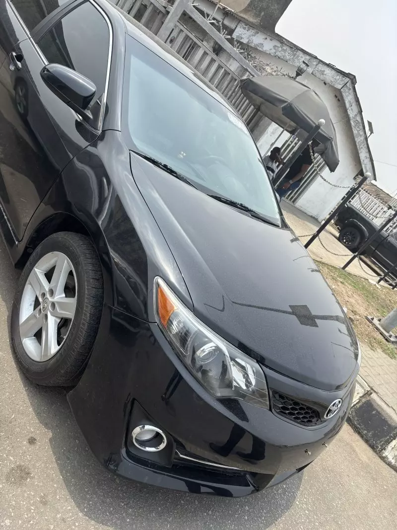 Toyota Camry   - 2014