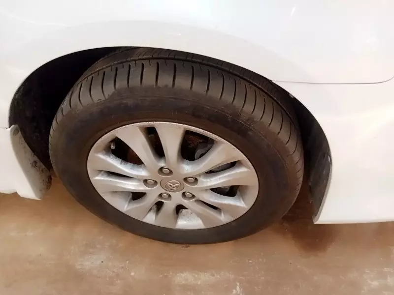 Toyota Noah   - 2012
