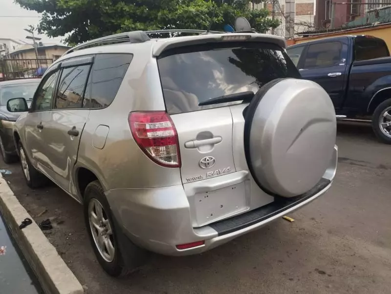 Toyota Rav4   - 2010