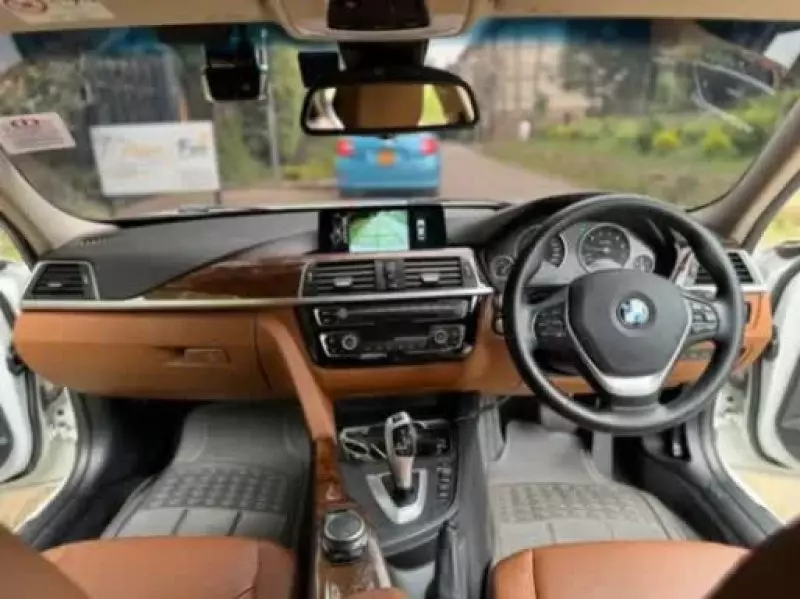 BMW 320i   - 2016