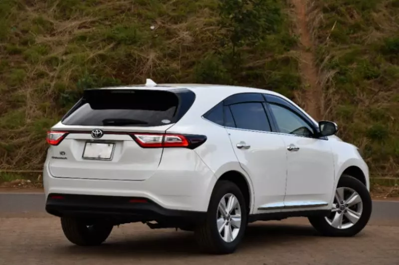 Toyota Harrier   - 2018