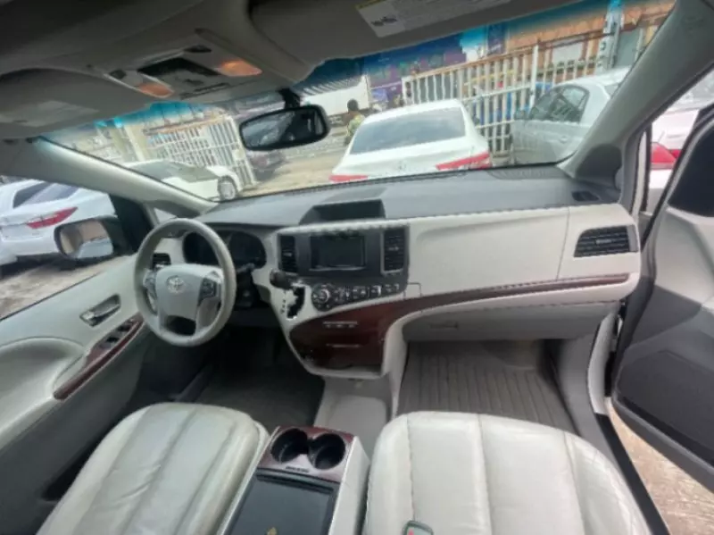 Toyota Sienna   - 2012