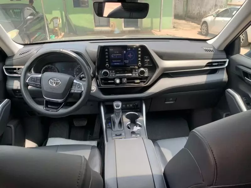 Toyota Highlander   - 2021