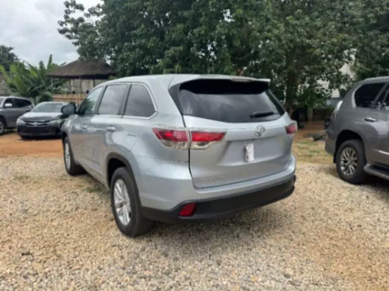 Toyota Highlander   - 2017