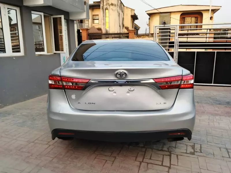 Toyota Avalon   - 2013