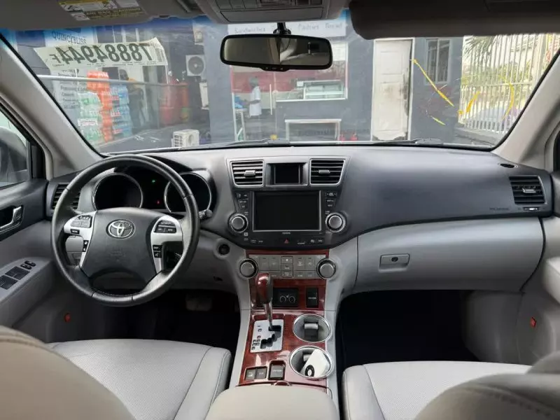 Toyota Highlander   - 2012