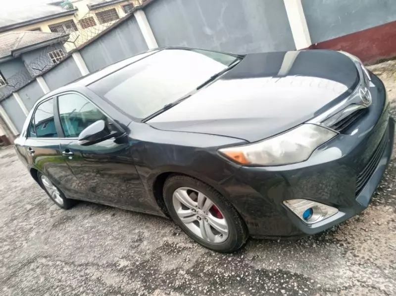 Toyota Camry   - 2012