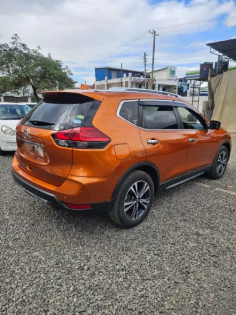 Nissan EXTRAIL HYBRID   - 2017