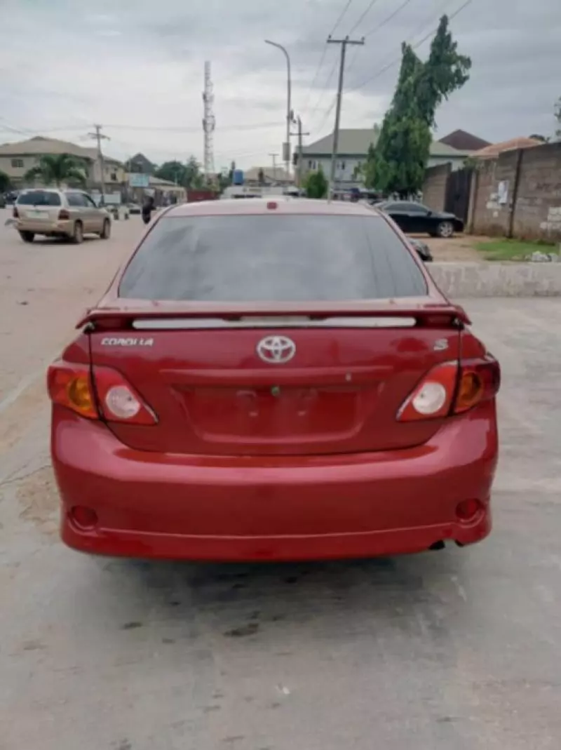 Toyota corolla   - 2010
