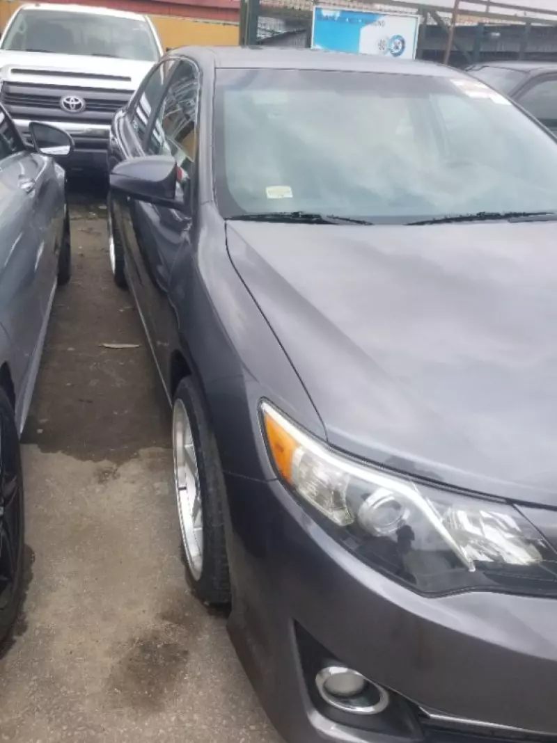 Toyota Camry   - 2014