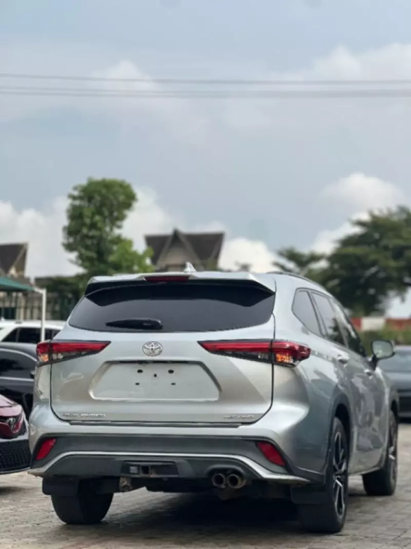 Toyota Highlander   - 2022
