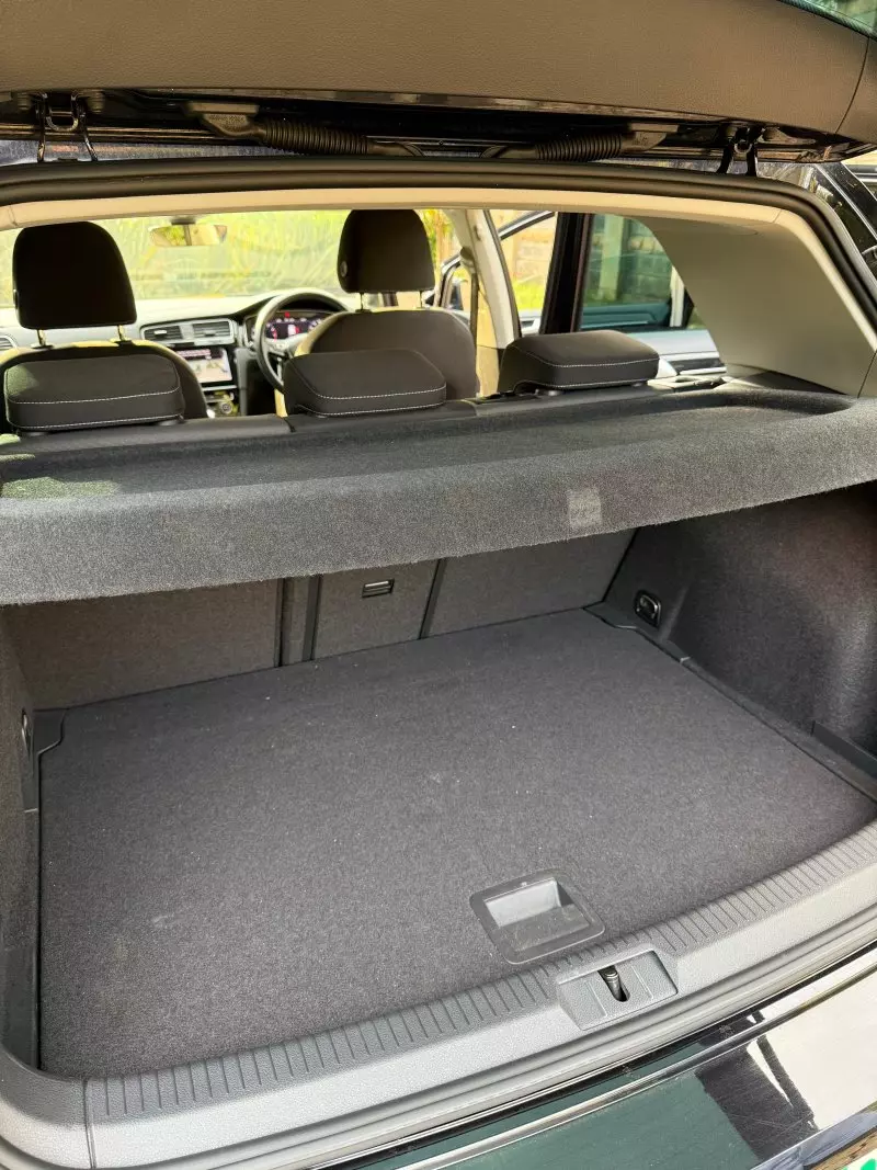 Volkswagen Golf   - 2018