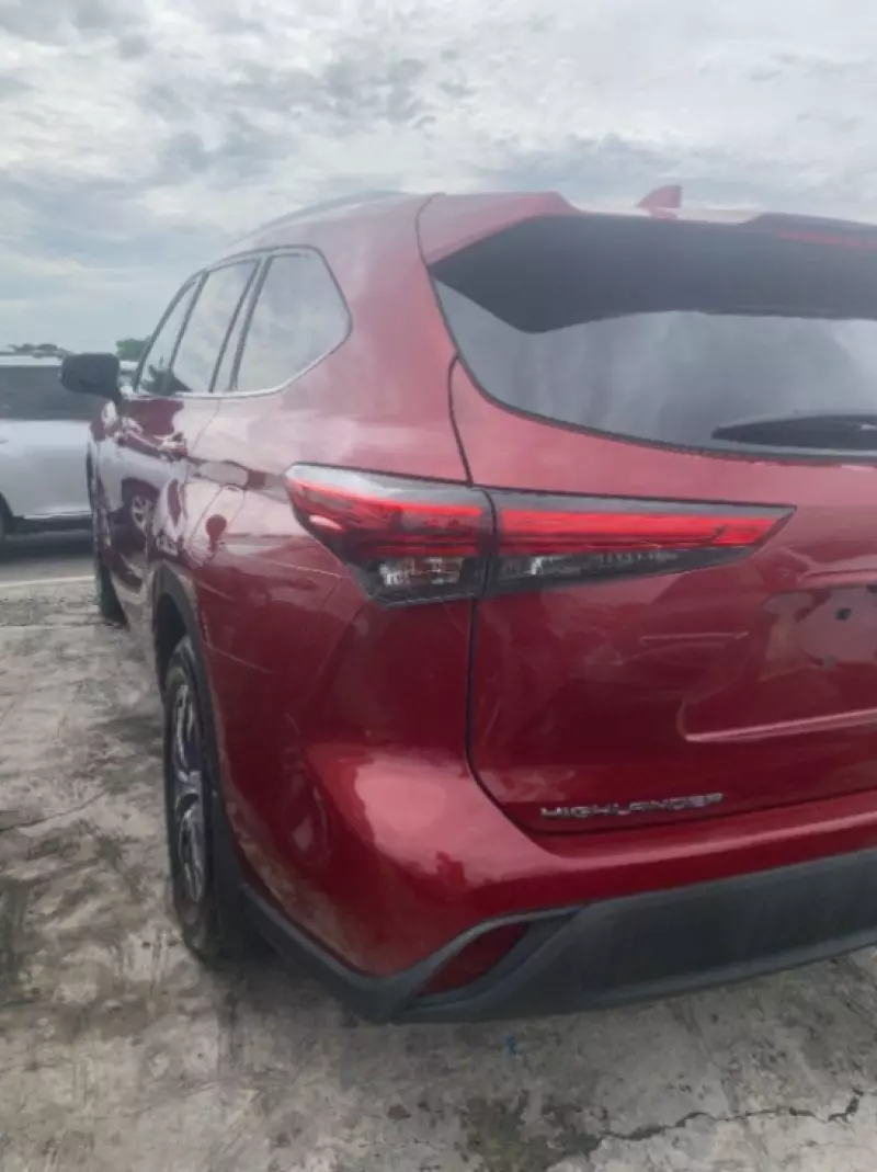 Toyota Highlander   - 2021