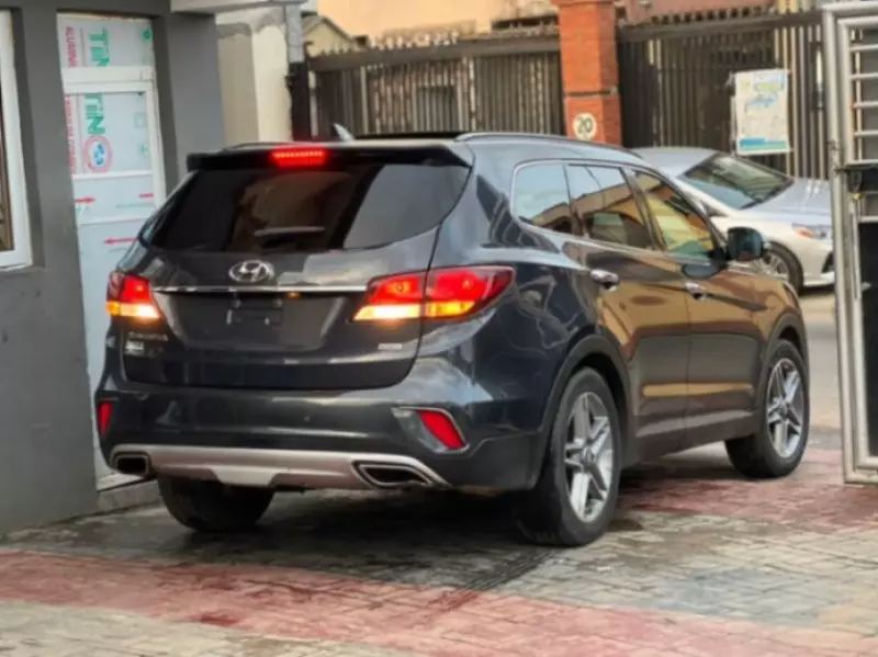 Hyundai Santa Fe   - 2017