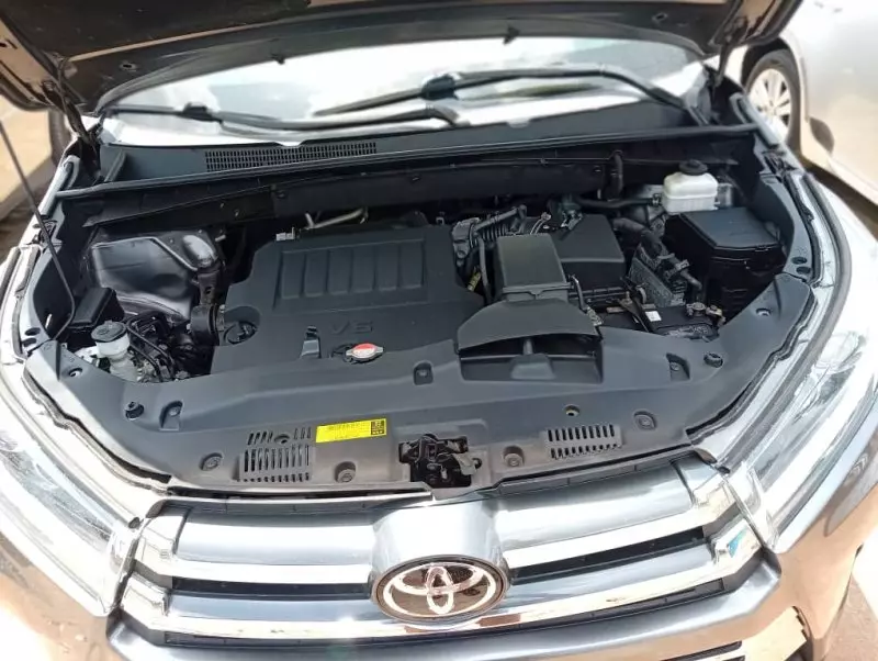 Toyota Highlander   - 2016