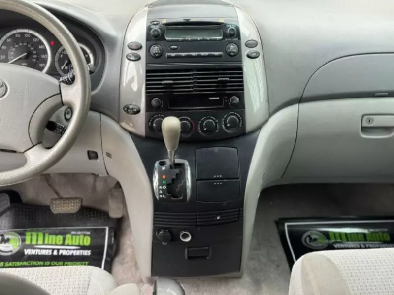 Toyota Sienna   - 2009