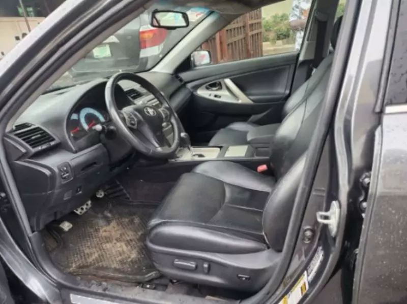 Toyota Camry   - 2010