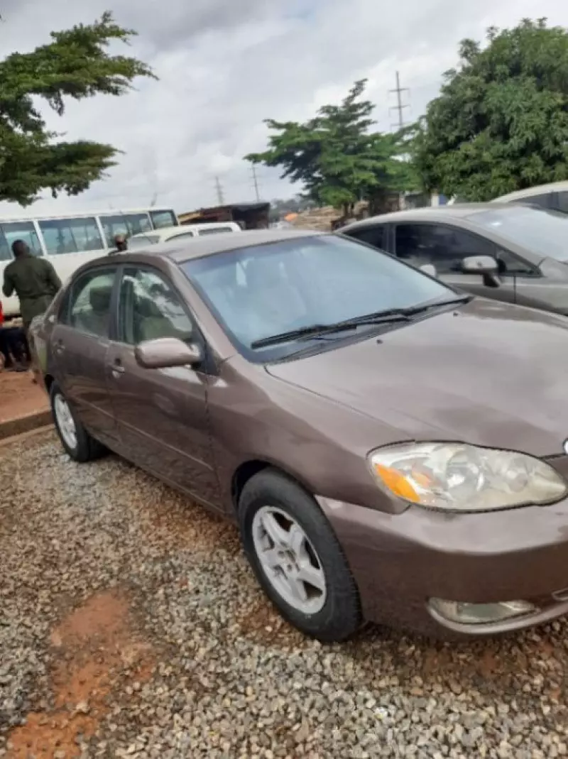 Toyota corolla   - 2005