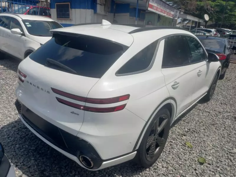 Hyundai Genesis   - 2020
