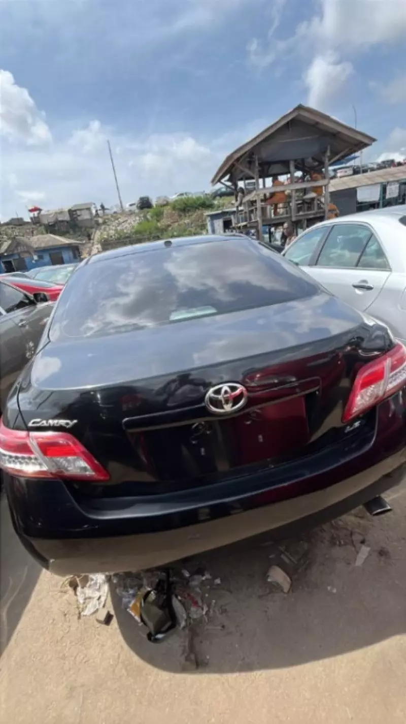 Toyota Camry   - 2010