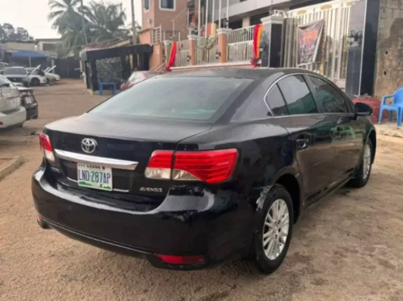 Toyota Avensis   - 2013